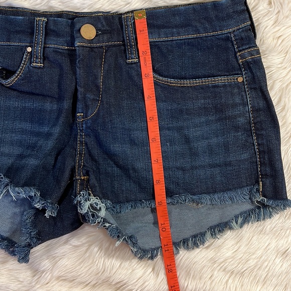 Blank NYC Little Queenie Denim Shorts with Frayed Hem, size 26 - Picture 6 of 7